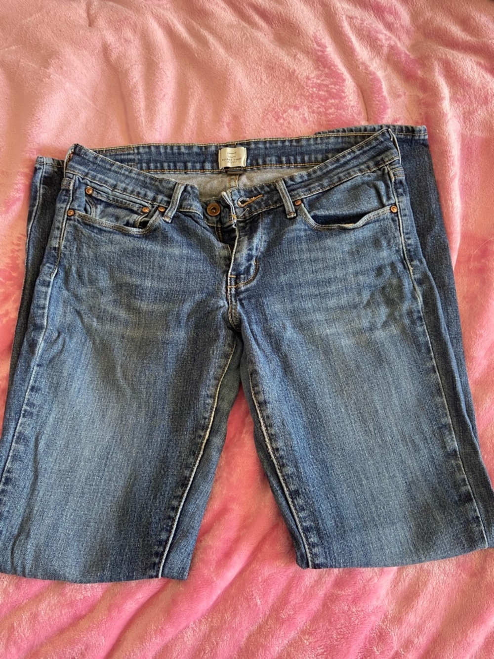 Women’s Boot-Cut Jeans in Medium Blue Wash